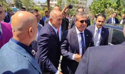KKTC Başbakanı Ünal Üstel’den Mevlüt Çavuşoğluna taziye ziyareti