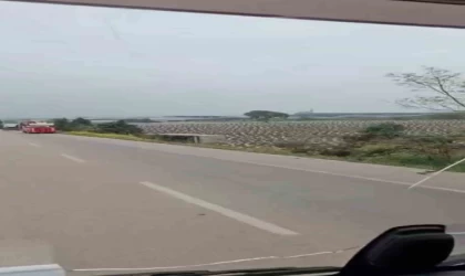 Kontrolden çıkan tır tarlaya uçtu