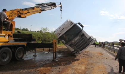 Kula’da tır ile otomobil çarpıştı: Kaza ucuz atlatıldı
