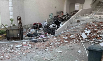 Kumburgaz’da bina duvarlarının yıkılma anı kamerada