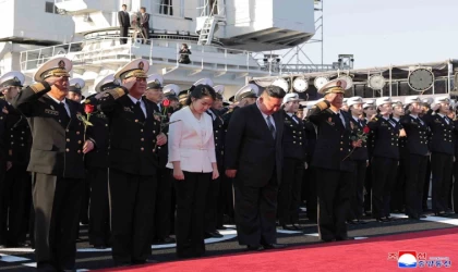 Kuzey Kore’nin yeni 5 bin tonluk savaş gemisi suya indirildi