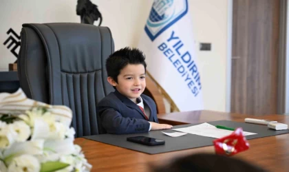 Makamını çocuklara devretti