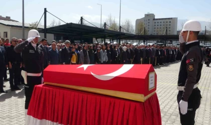Malatya’da kalp krizi geçiren komiserin naaşı törenle memleketine uğurlandı