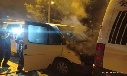 Malatya’da park halindeki araçta çıkan yangın söndürüldü