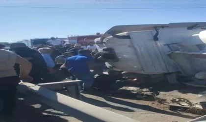 Mardin’de akaryakıt tankeri devrildi: 1 ölü, 1 yaralı