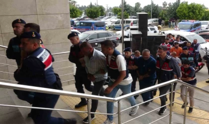 Mersin’de uyuşturucu tacirlerine çifte operasyon: 15 tutuklama