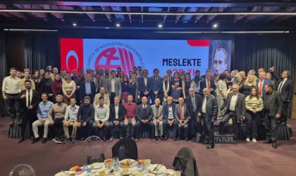 Meslekte 25 yılı dolduran harita mühendislerine plaket