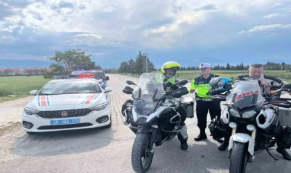 Motosiklet kazalarına dikkat çeken jandarmadan ’Bir Kural, Bir Ömür’ denetimleri