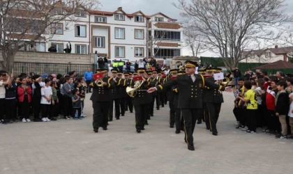 MSB Armoni Mızıkası çocuklarla buluştu