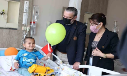 MÜSİAD Antalya’dan kanserle mücadele eden çocuklara bayram hediyesi
