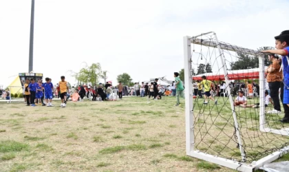 Osmaniye’de uçurtmalar semaları süsledi