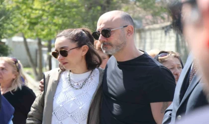 Otel faciasında hayatını kaybeden çocukların 23 Nisan’ı karanfillerle kutlandı