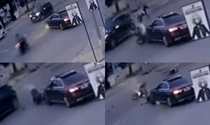 Otomobile çarpan motosikletli takla atıp yere düştü: O anlar kamerada