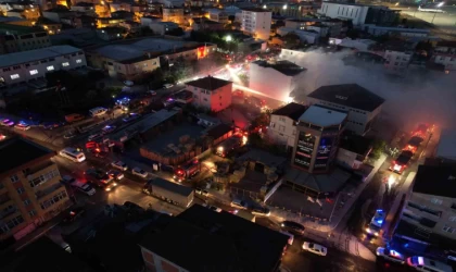 Pendik’te palet fabrikasındaki yangın söndürüldü