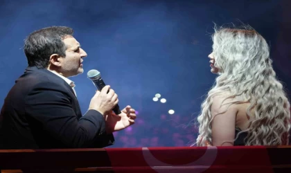 Rafet El Roman’dan Kırıkkale’de unutulmaz 23 Nisan konseri: Binlerce kişi meydana akın etti