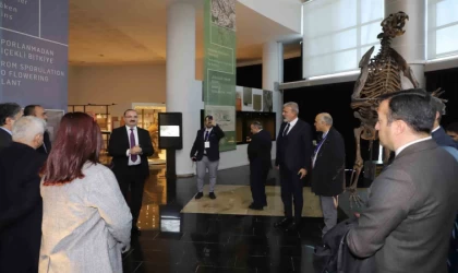 Rektör Hacımüftüoğlu, Türkiye ilaç endüstrisinin öncü isimleriyle bir araya geldi