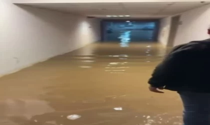 Sağanak yağış CHP’li belediyeyi de vurdu: Bodrum katını su bastı