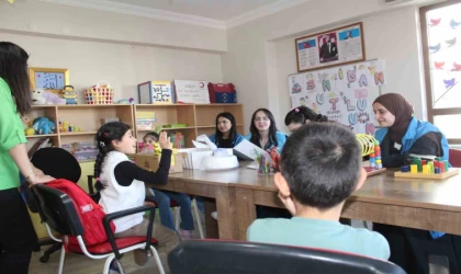 Salih Baba Yurdu gönüllüleri 23 Nisan’ı özel çocuklarla kutladı