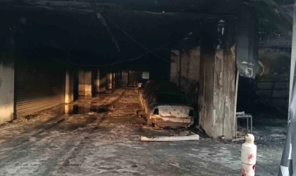 Sancaktepe’de oto galericiler sitesinde çıkan yangının bıraktığı hasar böyle görüntülendi