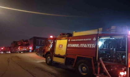 Sancaktepe’de oto galericiler sitesinde yangın