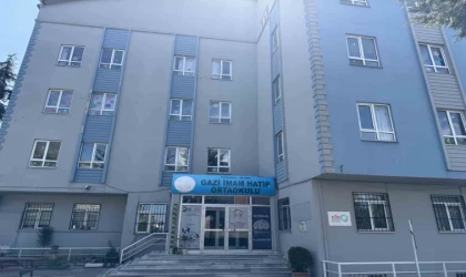 Silivri’de depremde hasar alan Gazi İmam Hatip Ortaokulu’na tahliye kararı