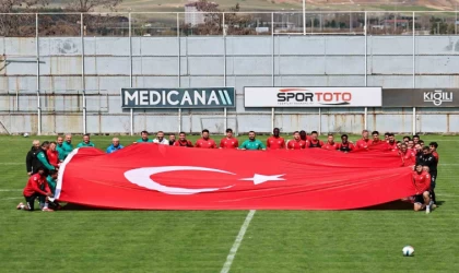 Sivasspor antrenmanda dev Türk bayrağı açtı