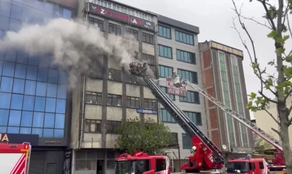 Sultangazi’de ayakkabı imalathanesinde korkutan yangın