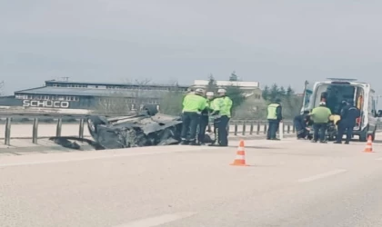 Takla atan otomobildeki karı koca yaralandı