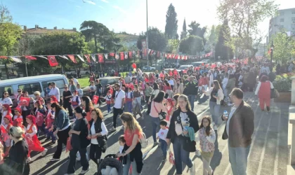 Tekirdağ’da 23 Nisan yürüyüşü renkli görüntülere sahne oldu
