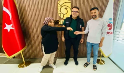 Temizlik işçisi bulduğu altını sahibine teslim etti