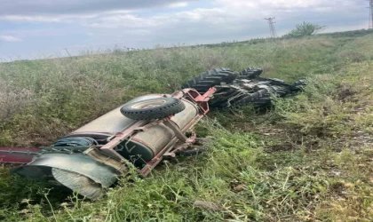 Traktör altında kalan sürücü hayatını kaybetti