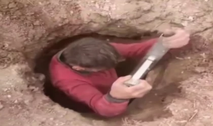 Traktör pulluğuna takılan taş sayesinde ilginç mahzeni keşfettiler