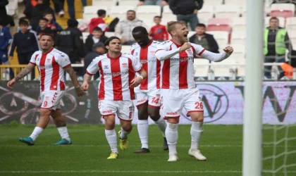 Trendyol Süper Lig: Sivasspor: 2 - Antalyaspor: 0 (Maç sonucu)