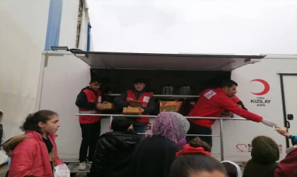 Tutak Kızılay temsilciliği çocukları unutmadı