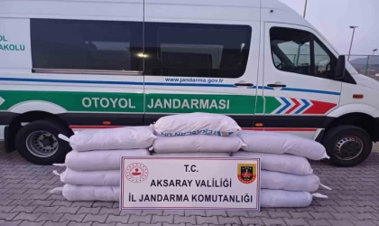 Üç yolcu otobüsünde 1 ton kaçak tütün çıktı