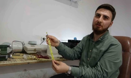 Usta ellerin ürettiği ”tespihler” 10 ila 15 bin TL arasında alıcı bulabiliyor