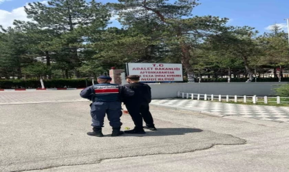 Uyuşturucu suçundan aranan şahsı jandarma yakaladı