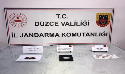 Uyuşturucuyu elleriyle jandarmaya teslim etti