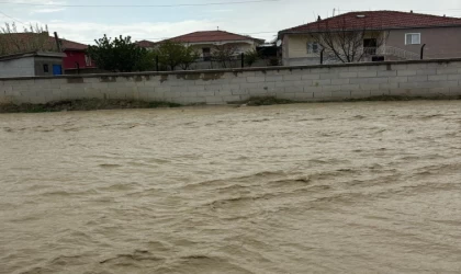 Vatandaşlar yağmur duasına çıktı, Kulu’da sel oldu