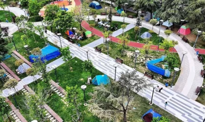 Vatandaşlar yeni güne park ve çadırlarda uyandı