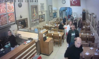 Yalova’da depremde restoranda yaşanan panik kamerada