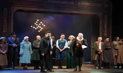 ”Yaşamak mı Yoksa Ölmek mi?” Adana’da alkış topladı