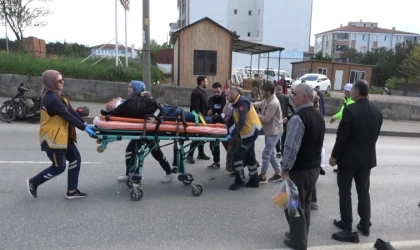 Yaya geçidinden geçen motosiklete otomobil çarptı: 1 yaralı