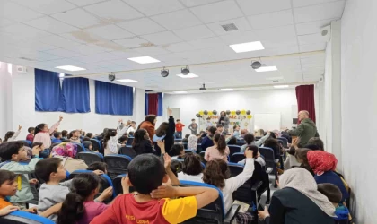 Yazar Topdemir öğrencilerle buluştu