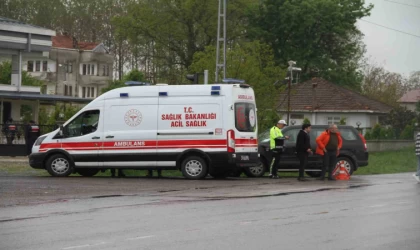 Yolcu otobüsü iki araca çarptı: 1 yaralı