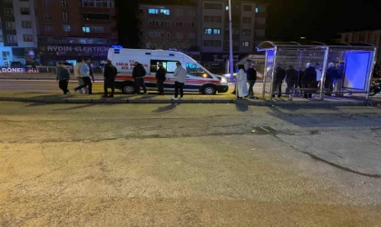 Yolun karşısına geçmek isteyen adama ambulans çarptı