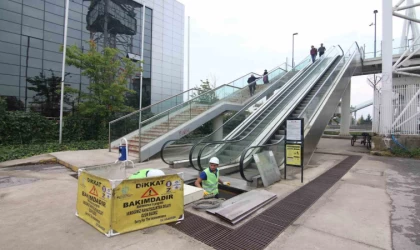 10 noktada yürüyen merdivenlere periyodik bakım
