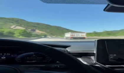 120 kilometre hızla gitti, önündeki tıra yetişemedi