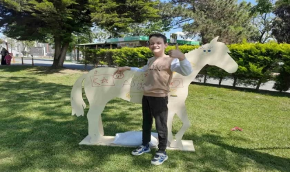 13 yaşındaki Emre, atla terapiyle fiziksel gelişimine katkı sağladı