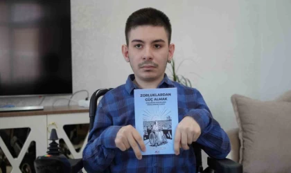 19 yaşındaki engelli birey Mert Esat hobileriyle hayata tutunuyor